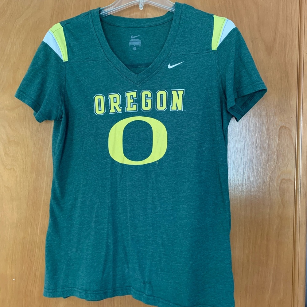 Nike Oregon Ducks v-neck tee